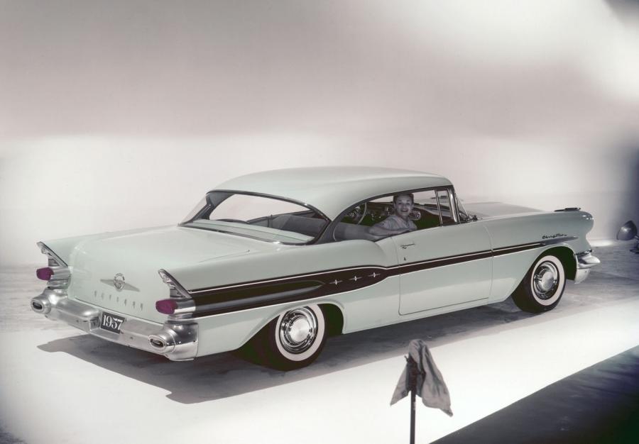  Pontiac Star Chief Custom Catalina Coupe (2837SD) 1957 года  (фото 26 из 44)